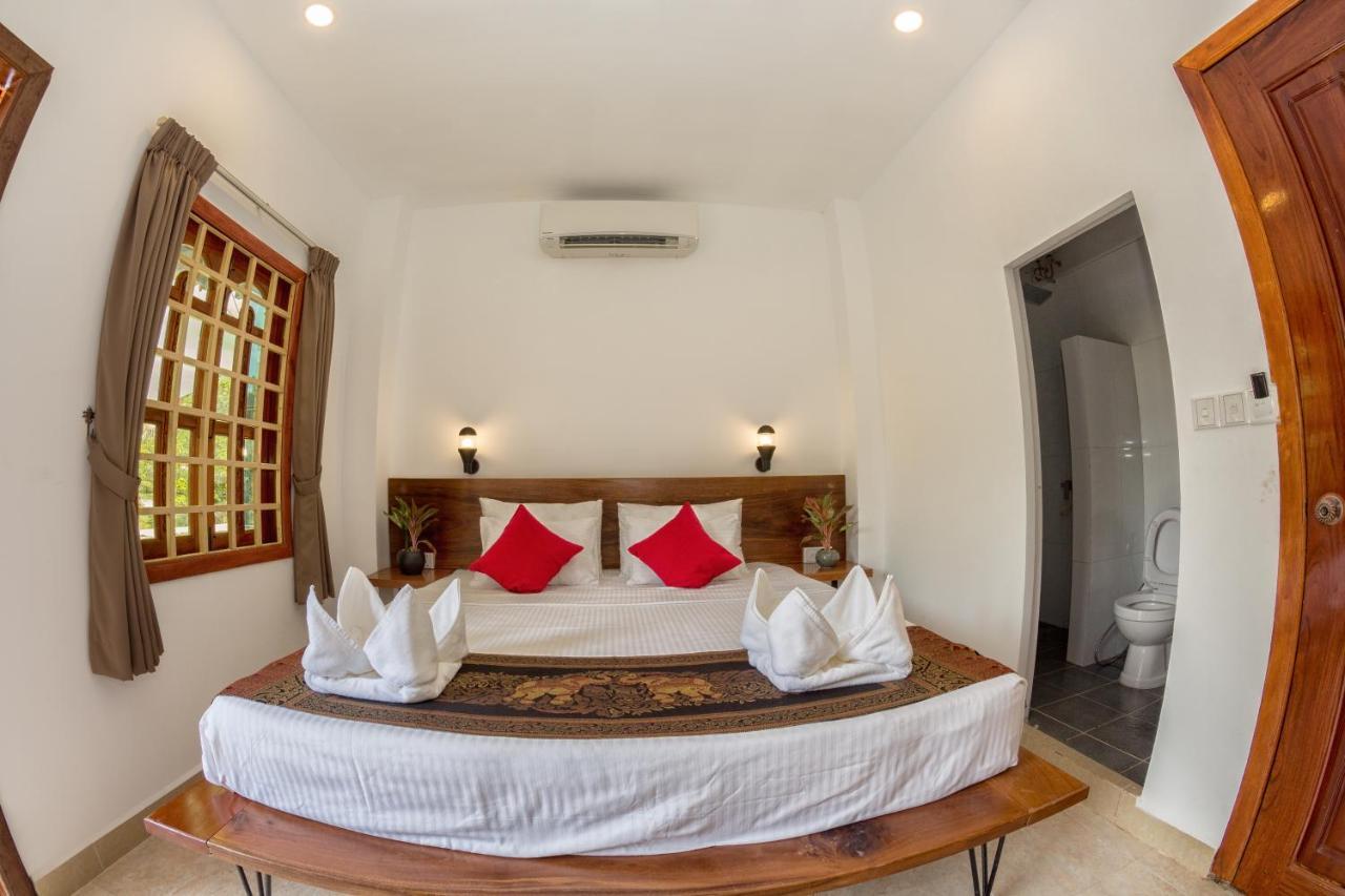 Poolside Villa Phnom Pen Exterior foto
