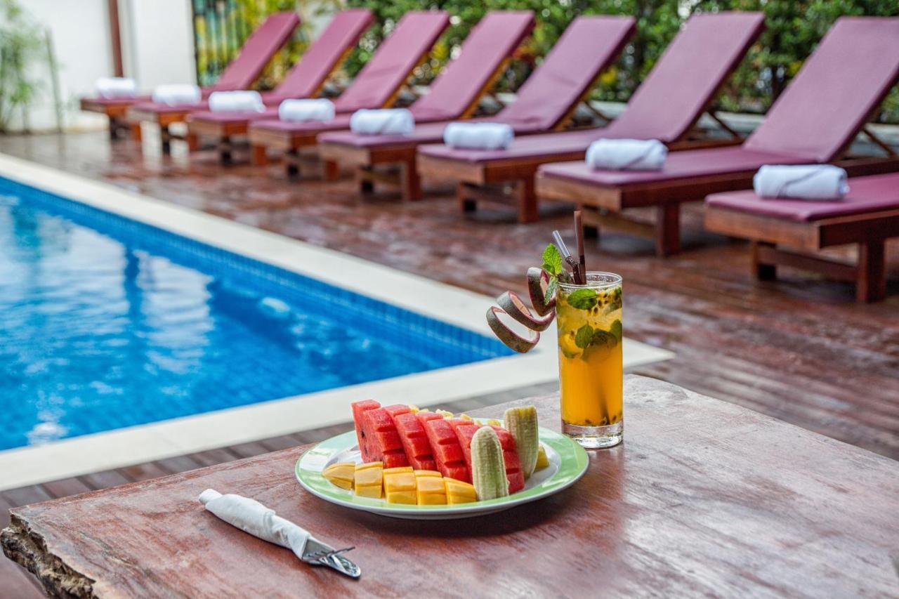 Poolside Villa Phnom Pen Exterior foto